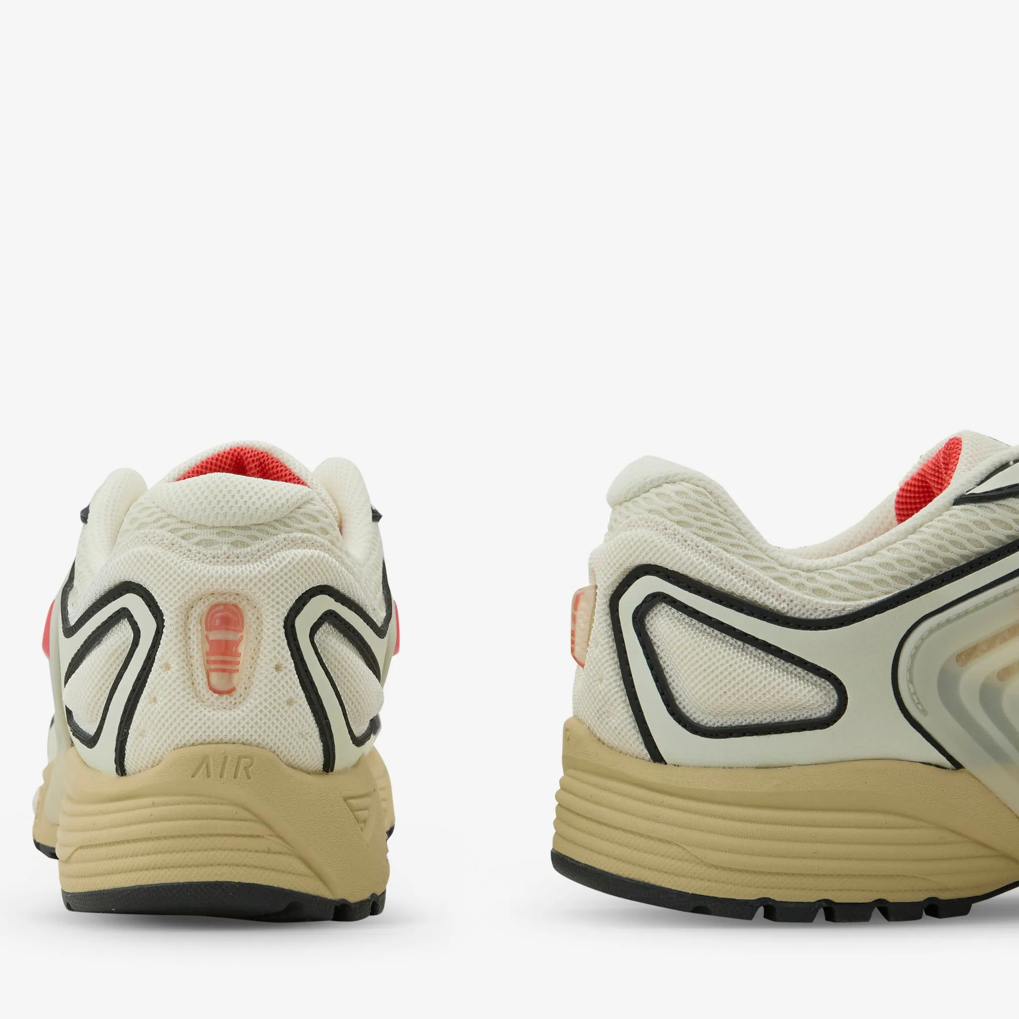 Air Pegasus Wave Coconut Milk | Picante Red | Black