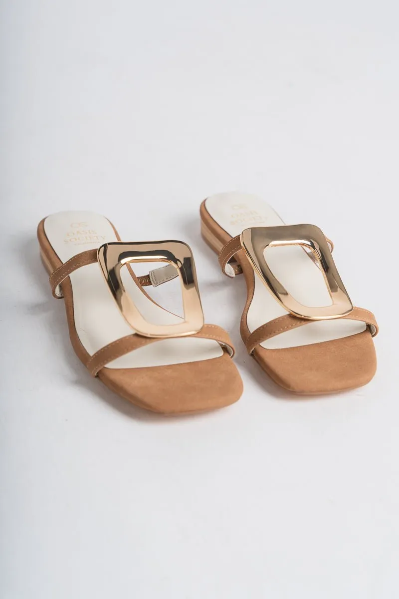 Amiyah buckle sandal camel