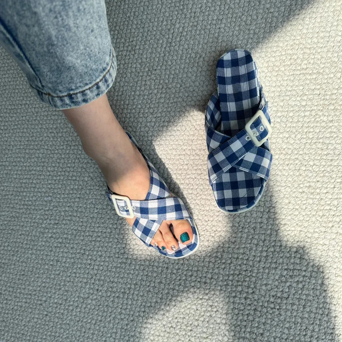 binfenxie  -  Cross Striped Thick Soled Slippers Are Versatile and Casual, with A Single Line of Boken Shoes Outdoor Wear and Beach Sandals