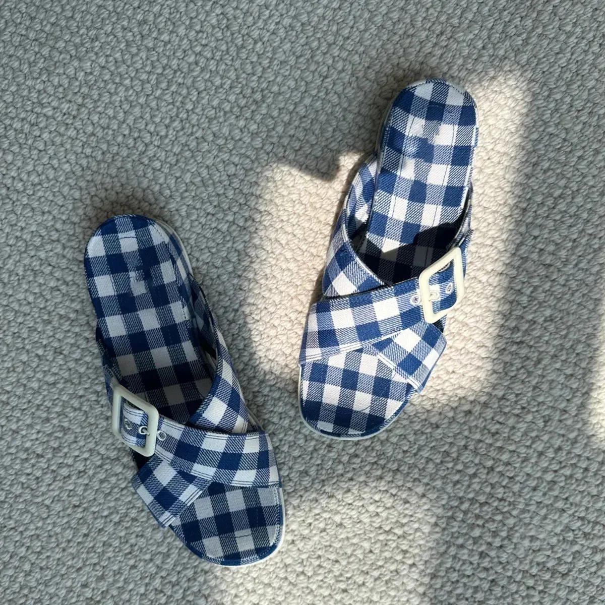 binfenxie  -  Cross Striped Thick Soled Slippers Are Versatile and Casual, with A Single Line of Boken Shoes Outdoor Wear and Beach Sandals