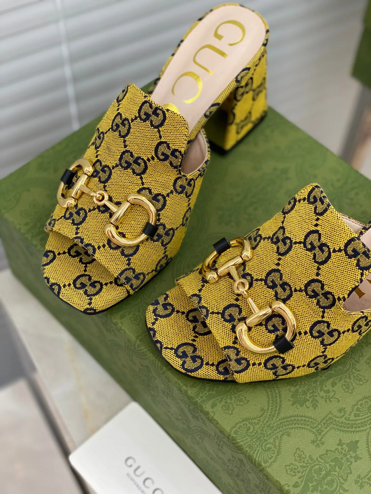 SE502 Size 5-10 Heels:7.5cm Material: Cowhide Lining: Sheep skin Sole: Italian leather