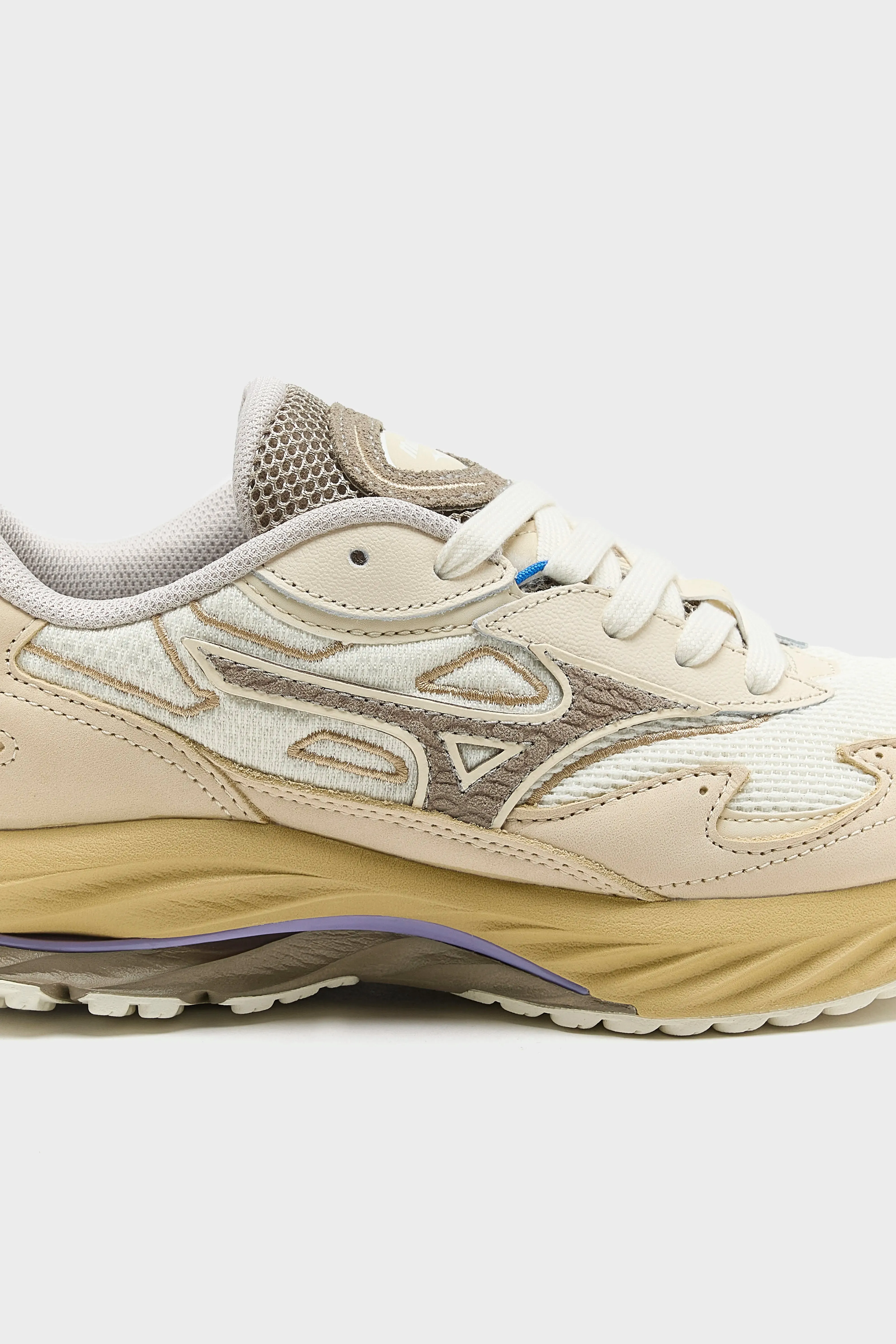 Wave Rider  Premium for Women  (251 / W / WHITE)